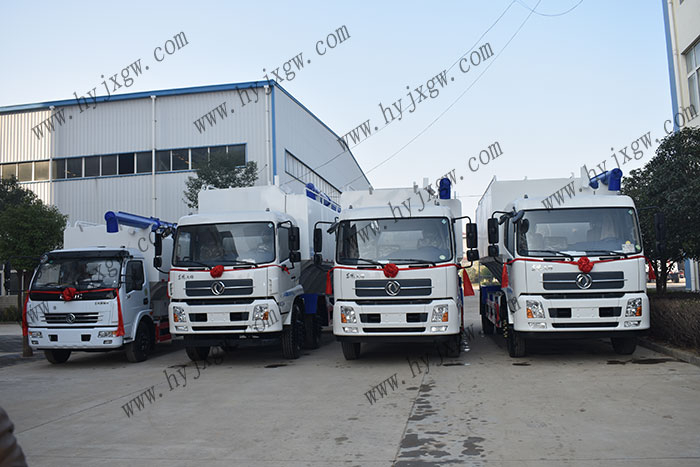 廣東劉總六噸小多利卡和三臺(tái)四川物流公司大多利卡今日出廠